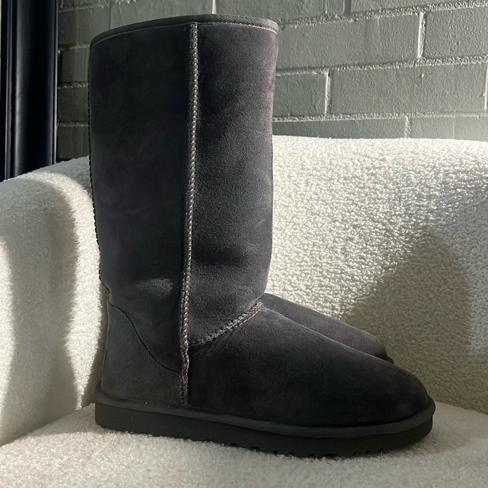 Grey tall Ugg boots